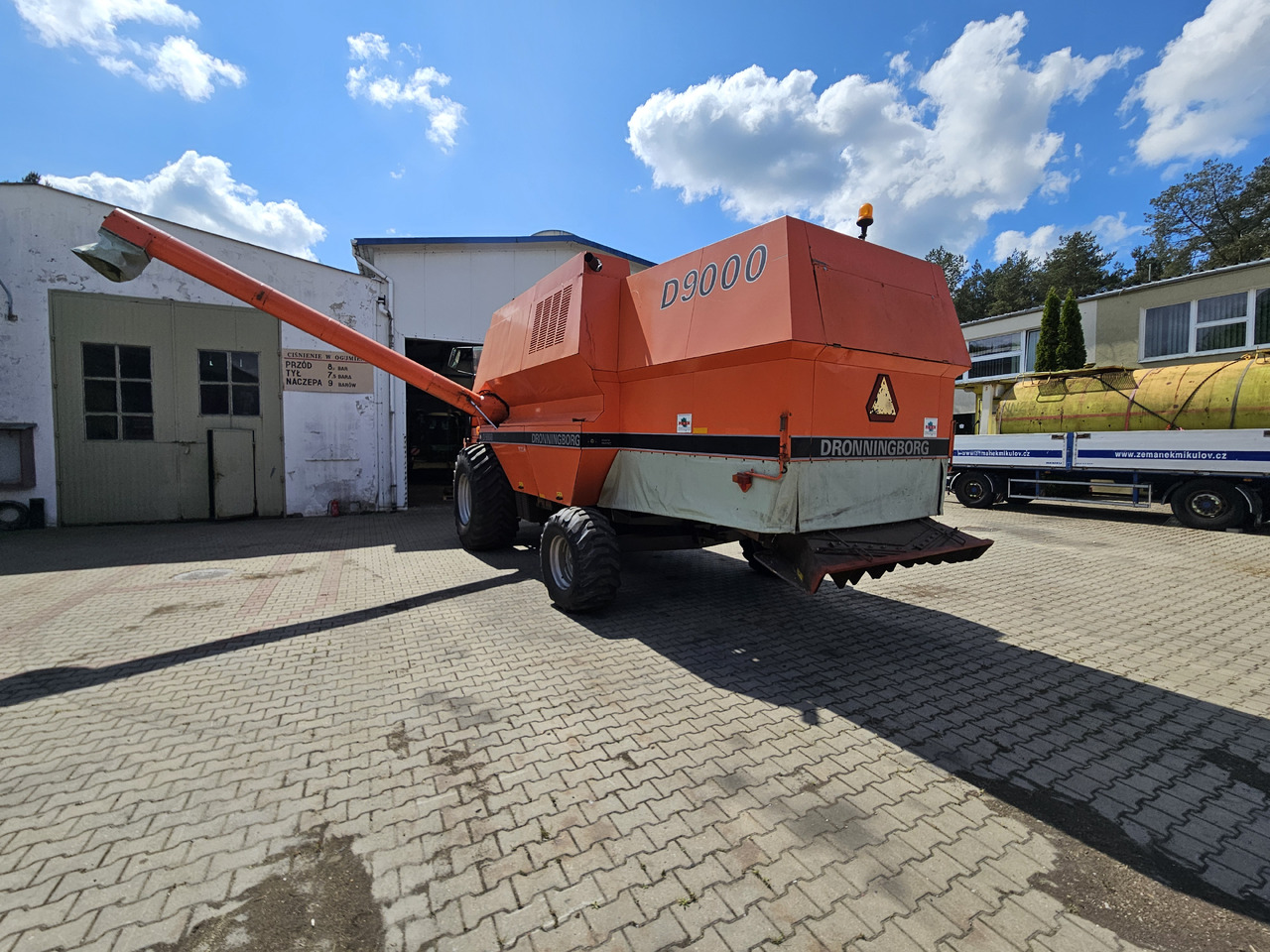 Dronningborg D9000 - حصادة موحَّدة: صورة 4 Dronningborg D9000 - حصادة موحَّدة: صورة 4