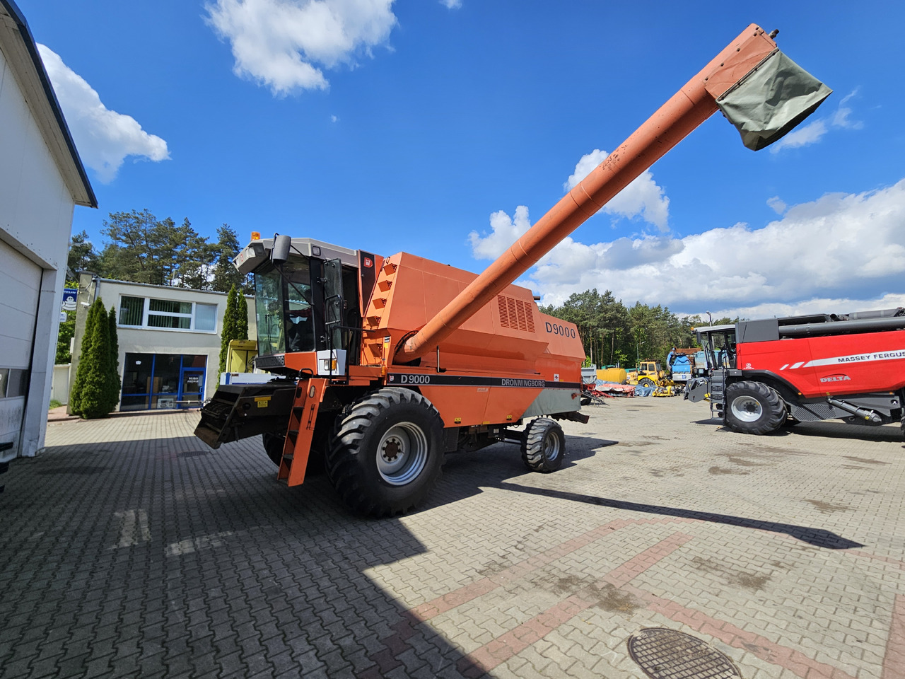 Dronningborg D9000 - حصادة موحَّدة: صورة 1 Dronningborg D9000 - حصادة موحَّدة: صورة 1