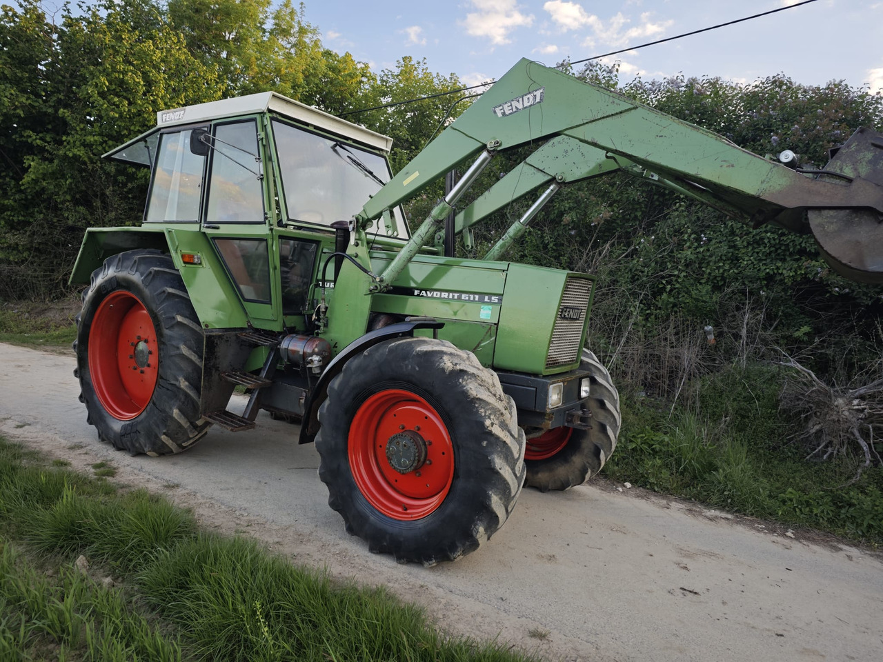 FENDT Favorit 611 LS turbomatik + TUR - جرار: صورة 2 FENDT Favorit 611 LS turbomatik + TUR - جرار: صورة 2