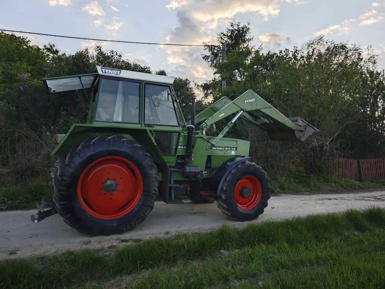 FENDT Favorit 611 LS turbomatik + TUR - جرار: صورة 3 FENDT Favorit 611 LS turbomatik + TUR - جرار: صورة 3