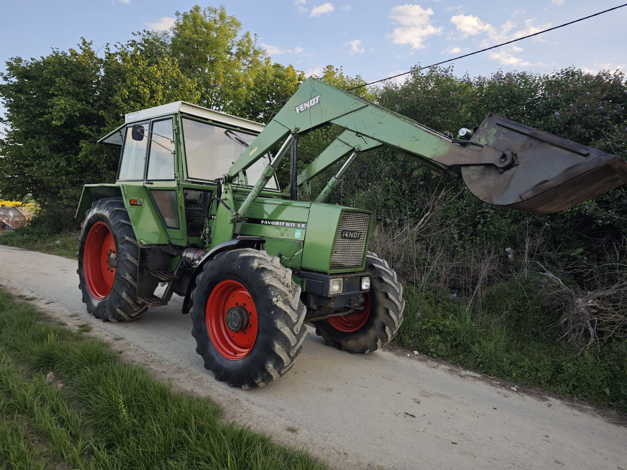 FENDT Favorit 611 LS turbomatik + TUR - جرار: صورة 1 FENDT Favorit 611 LS turbomatik + TUR - جرار: صورة 1