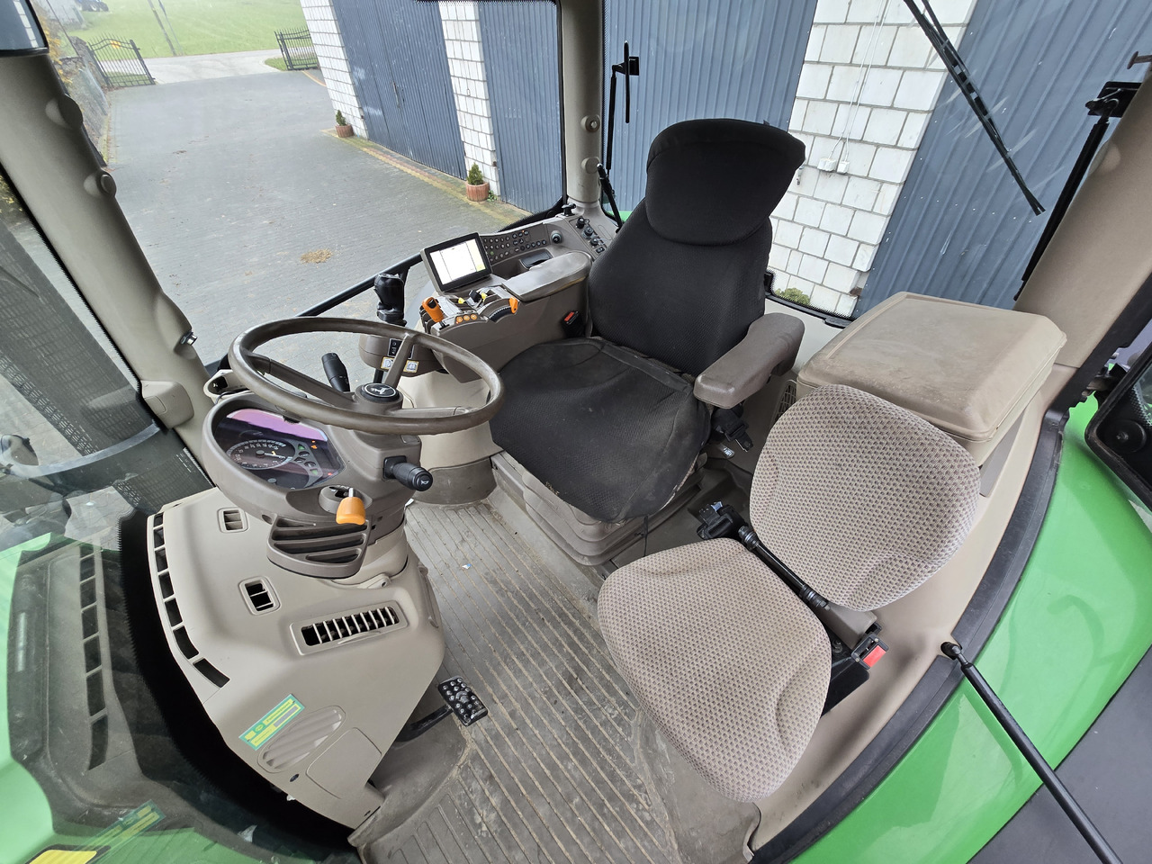 JOHN DEERE 6140R - جرار: صورة 2 JOHN DEERE 6140R - جرار: صورة 2