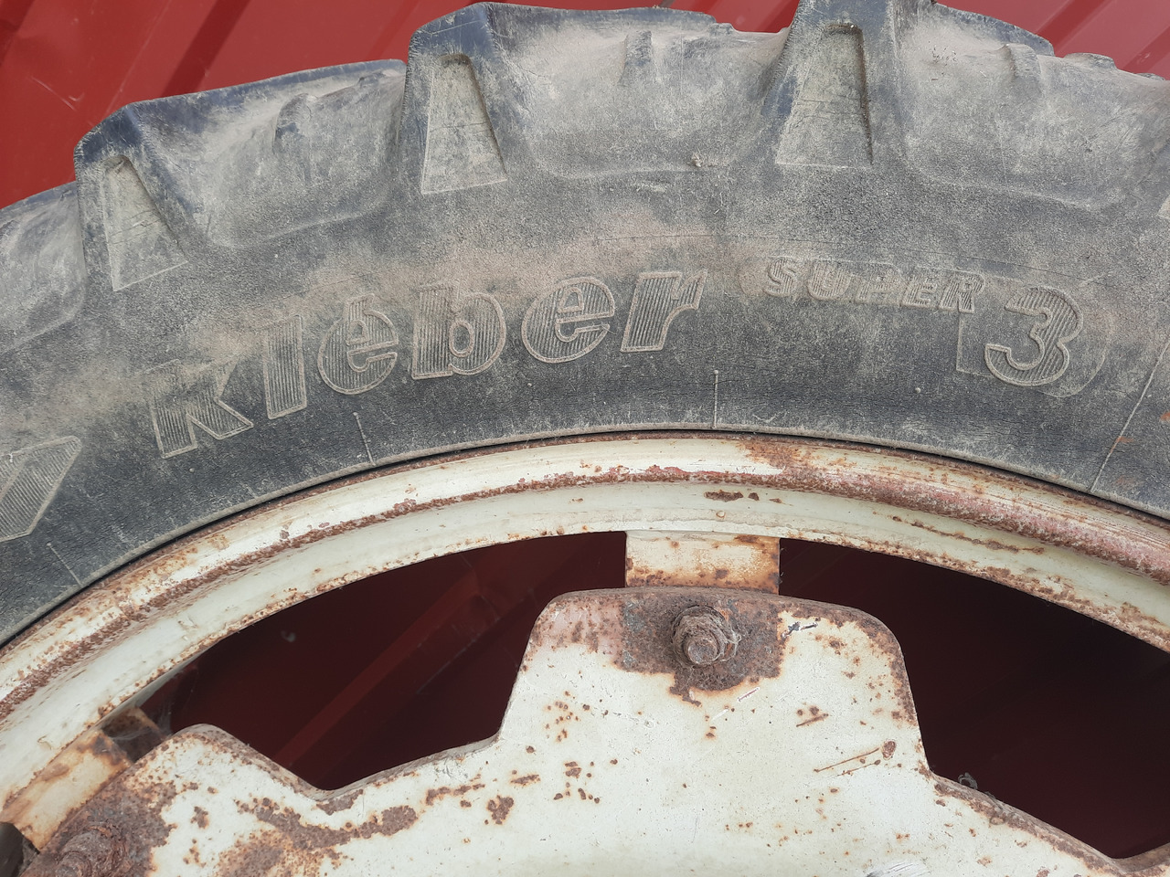 KLEBER Super 3 11.2 R44 - عجلات - الآلات الزراعية: صورة 5 KLEBER Super 3 11.2 R44 - عجلات - الآلات الزراعية: صورة 5