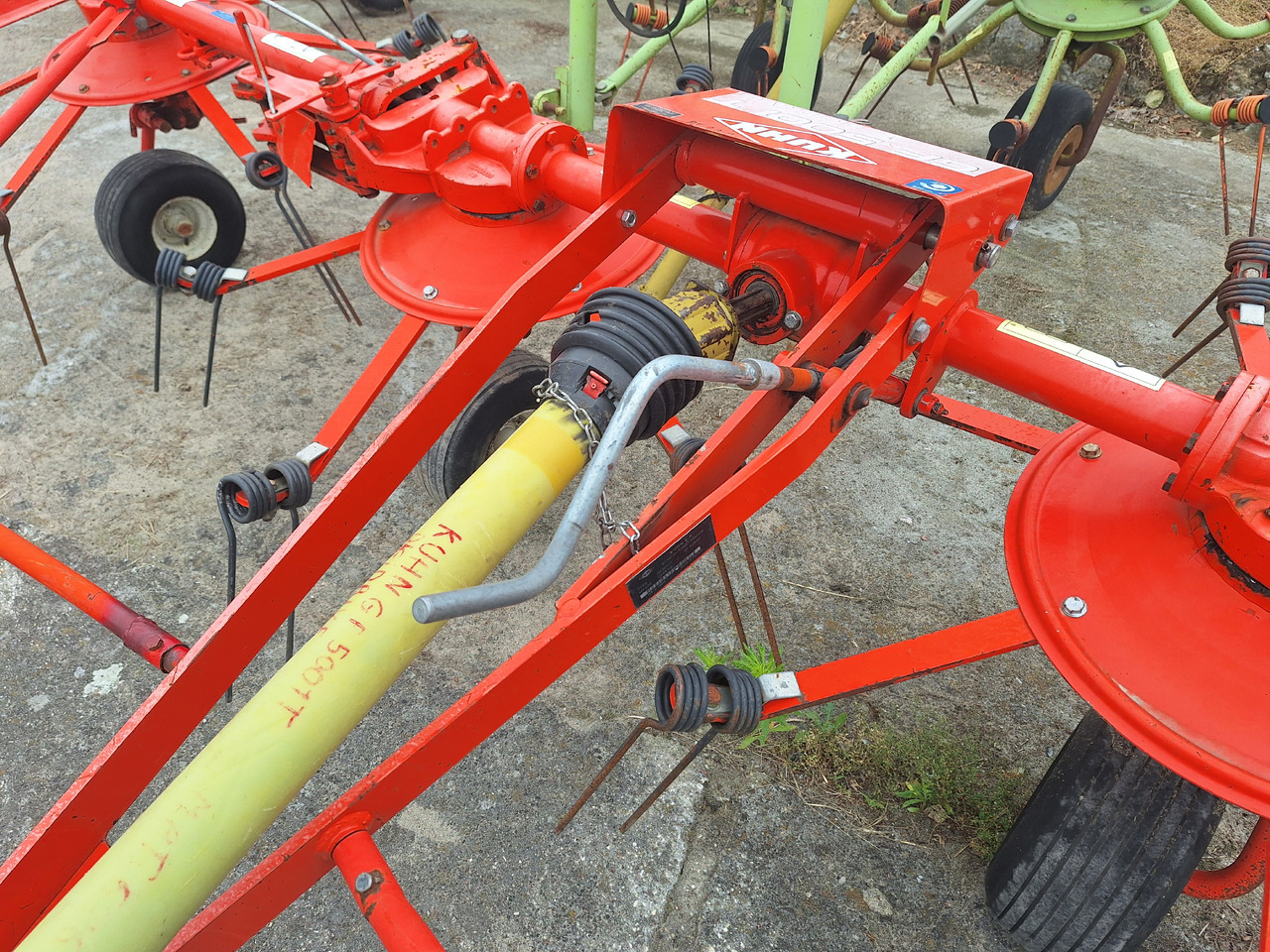 KUHN 5001T - آلة تيبيس العشب/ آلة جمع العشب: صورة 5 KUHN 5001T - آلة تيبيس العشب/ آلة جمع العشب: صورة 5