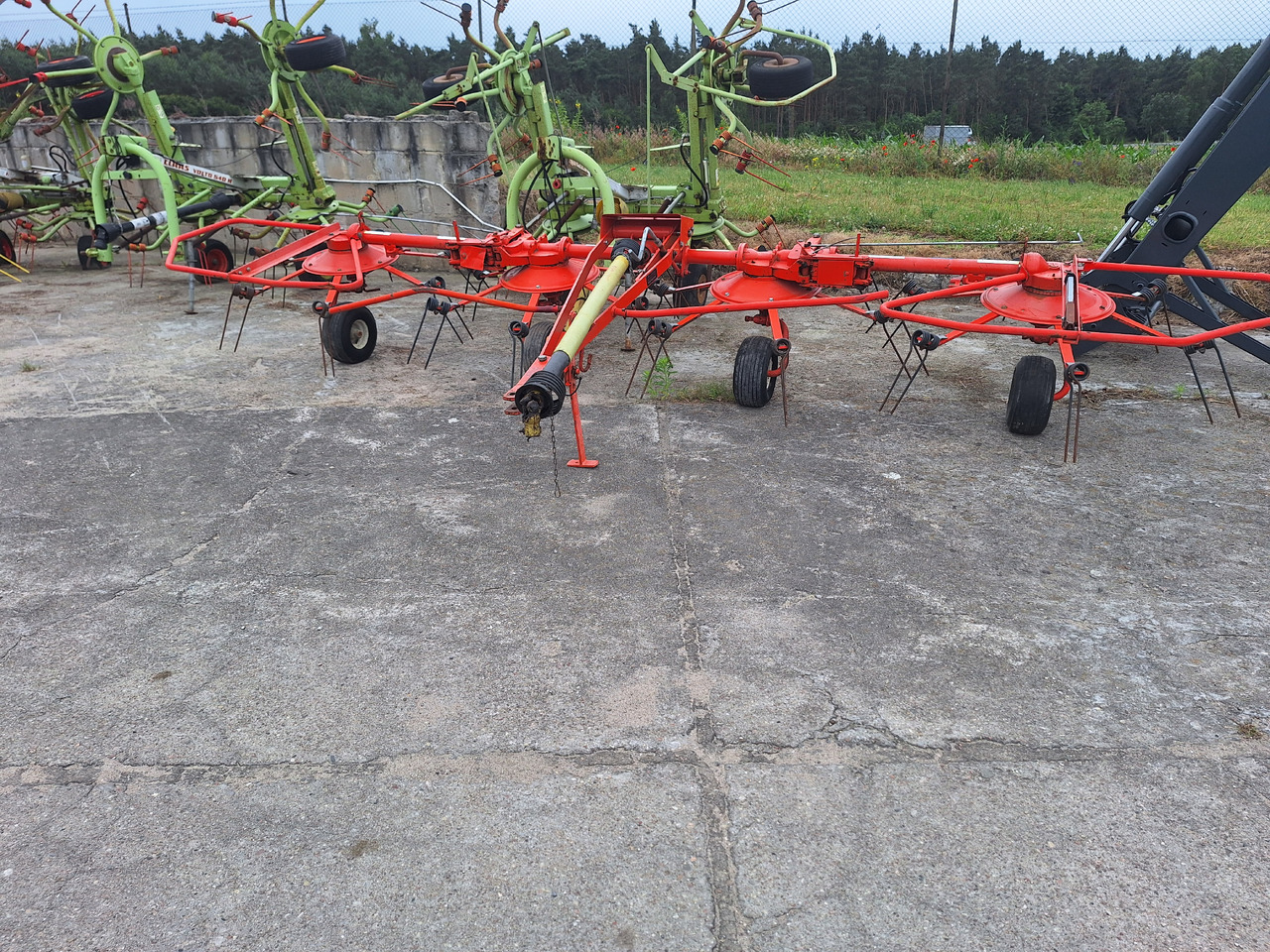 KUHN 5001T - آلة تيبيس العشب/ آلة جمع العشب: صورة 2 KUHN 5001T - آلة تيبيس العشب/ آلة جمع العشب: صورة 2