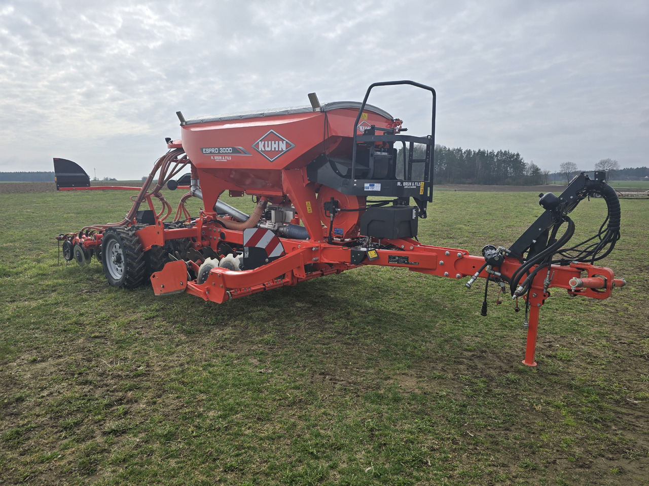 KUHN ESPRO 3000 - آلة البذار متعددة الوظائف: صورة 2 KUHN ESPRO 3000 - آلة البذار متعددة الوظائف: صورة 2