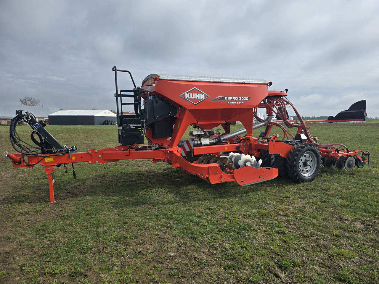 KUHN ESPRO 3000 - آلة البذار متعددة الوظائف: صورة 1 KUHN ESPRO 3000 - آلة البذار متعددة الوظائف: صورة 1