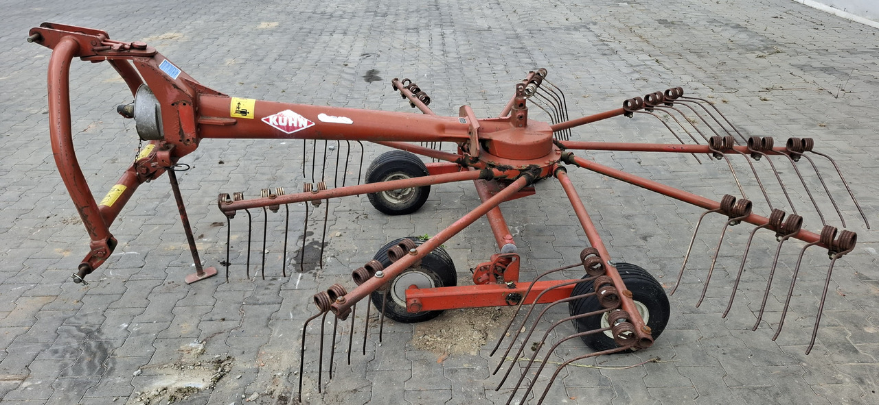 KUHN GA 300 GM - آلة تيبيس العشب/ آلة جمع العشب: صورة 2 KUHN GA 300 GM - آلة تيبيس العشب/ آلة جمع العشب: صورة 2