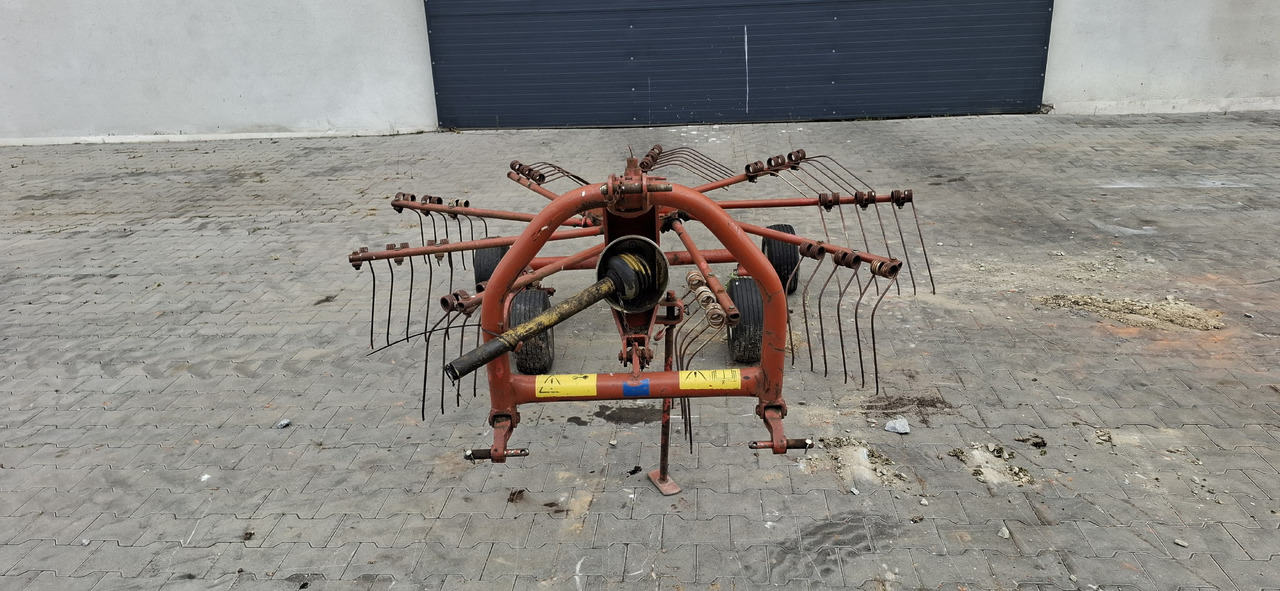 KUHN GA 300 GM - آلة تيبيس العشب/ آلة جمع العشب: صورة 1 KUHN GA 300 GM - آلة تيبيس العشب/ آلة جمع العشب: صورة 1