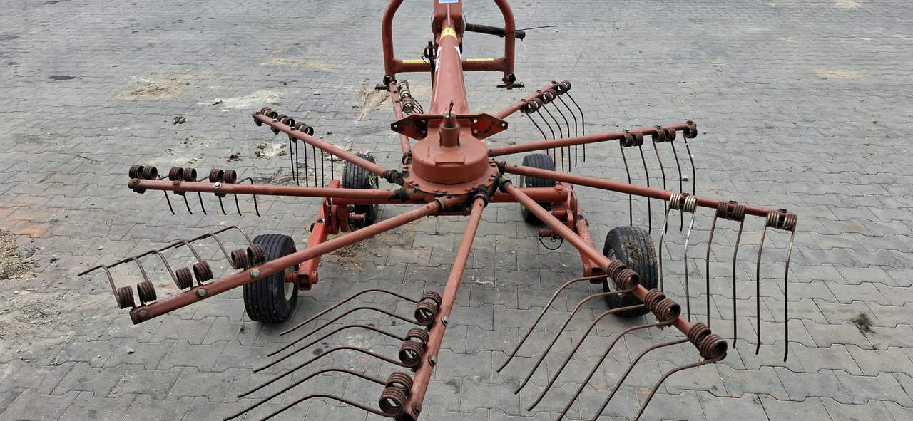 KUHN GA 300 GM - آلة تيبيس العشب/ آلة جمع العشب: صورة 2 KUHN GA 300 GM - آلة تيبيس العشب/ آلة جمع العشب: صورة 2