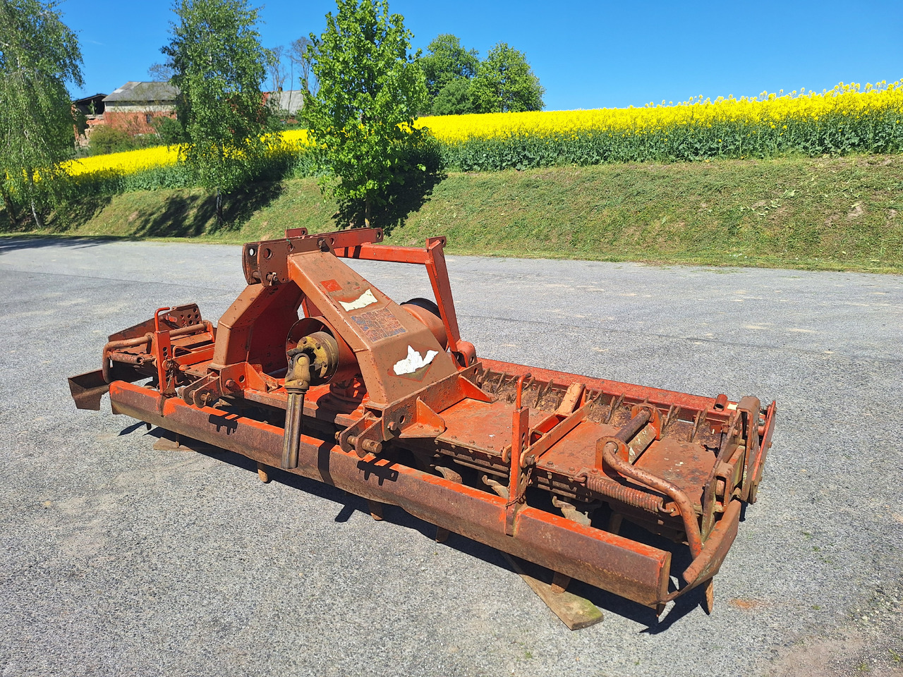KUHN HR3001D - زحافة: صورة 2 KUHN HR3001D - زحافة: صورة 2