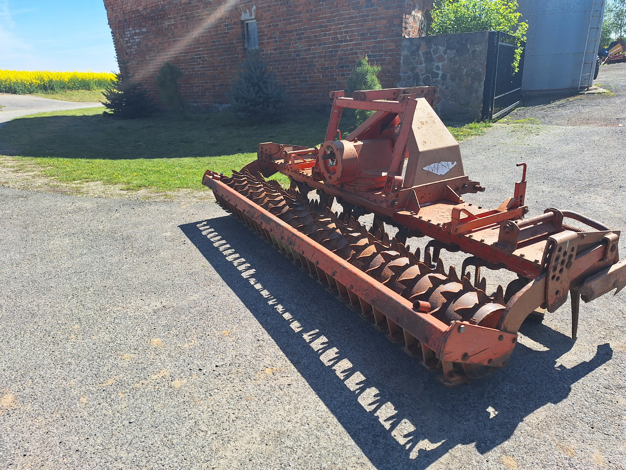 KUHN HR3001D - زحافة: صورة 5 KUHN HR3001D - زحافة: صورة 5
