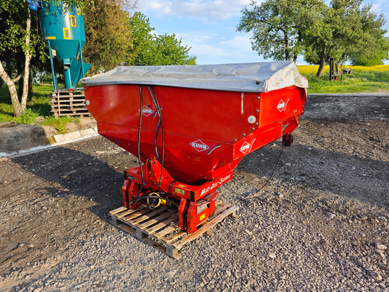 KUHN MDS 921 Multi-Disc-System 1700 L - آلة رش السماد: صورة 1 KUHN MDS 921 Multi-Disc-System 1700 L - آلة رش السماد: صورة 1