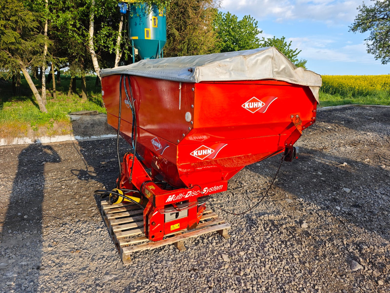 KUHN MDS 921 Multi-Disc-System 1700 L - آلة رش السماد: صورة 2 KUHN MDS 921 Multi-Disc-System 1700 L - آلة رش السماد: صورة 2
