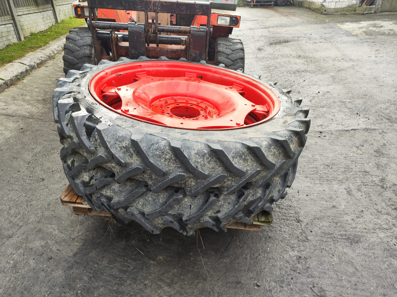 Koła 2 szt. felgi + opony TAURUS 11.2 R48 (fendt 312) - عجلات - الآلات الزراعية: صورة 1 Koła 2 szt. felgi + opony TAURUS 11.2 R48 (fendt 312) - عجلات - الآلات الزراعية: صورة 1