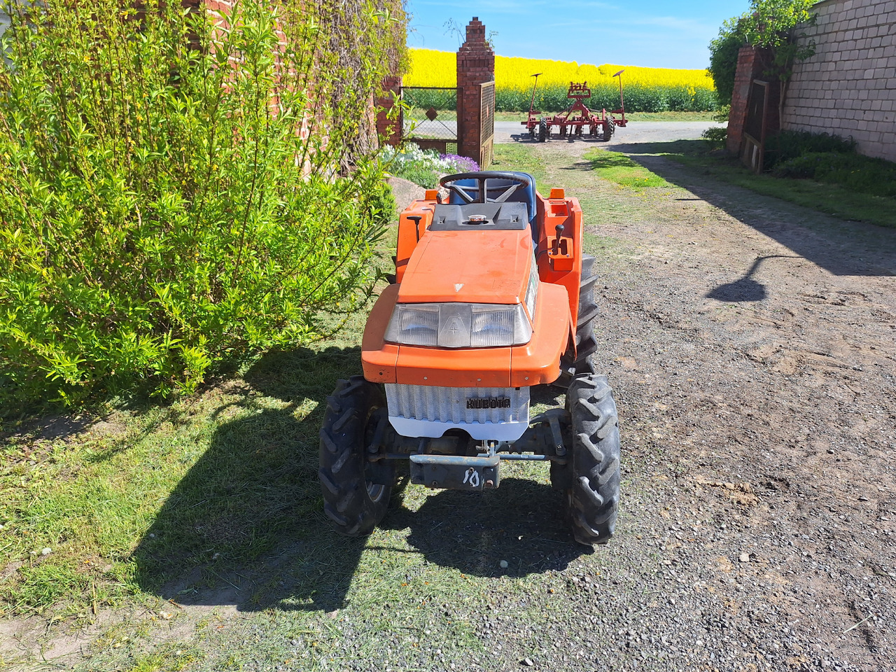 Kubota XB-1 - جرار: صورة 3 Kubota XB-1 - جرار: صورة 3