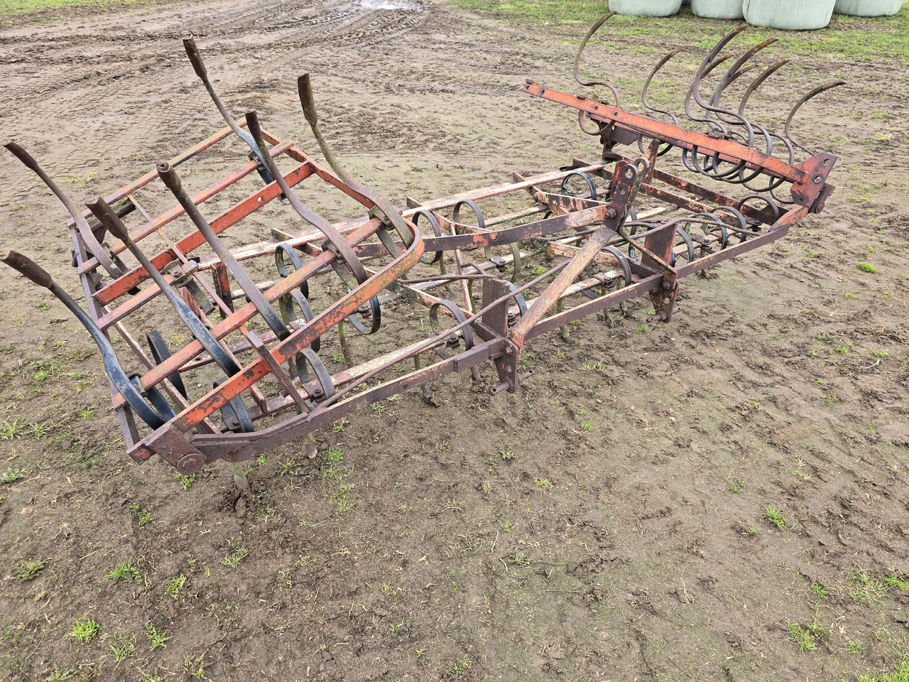 MASSEY-FERGUSON 4-25 MASSEY-FERGUSON 4-25 - المحراث: صورة 3 MASSEY-FERGUSON 4-25 MASSEY-FERGUSON 4-25 - المحراث: صورة 3