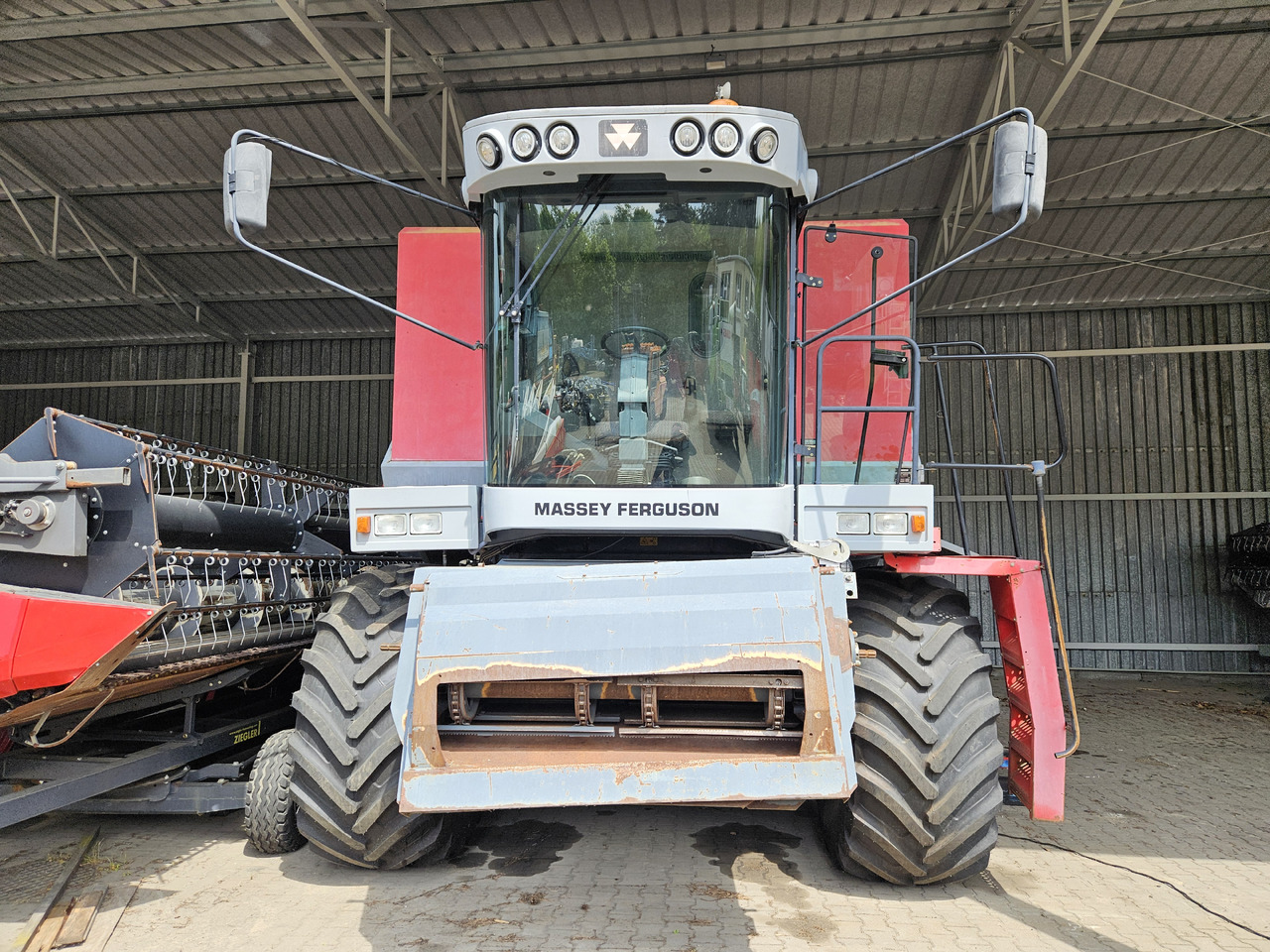Massey Ferguson Cerea - حصادة موحَّدة: صورة 2 Massey Ferguson Cerea - حصادة موحَّدة: صورة 2
