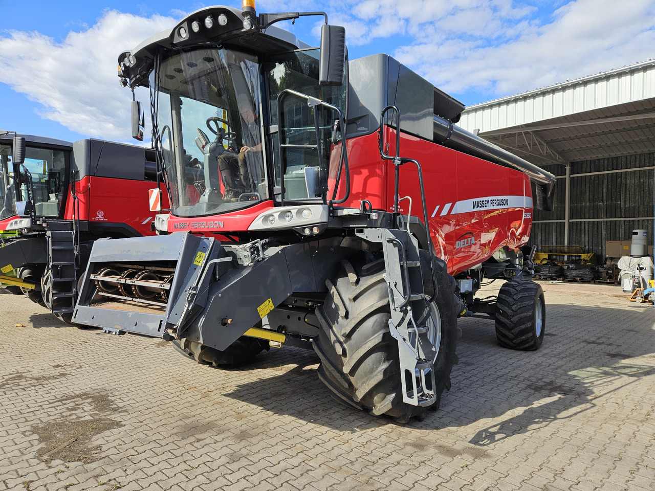 Massey Ferguson Delta 9380 - حصادة موحَّدة: صورة 1 Massey Ferguson Delta 9380 - حصادة موحَّدة: صورة 1