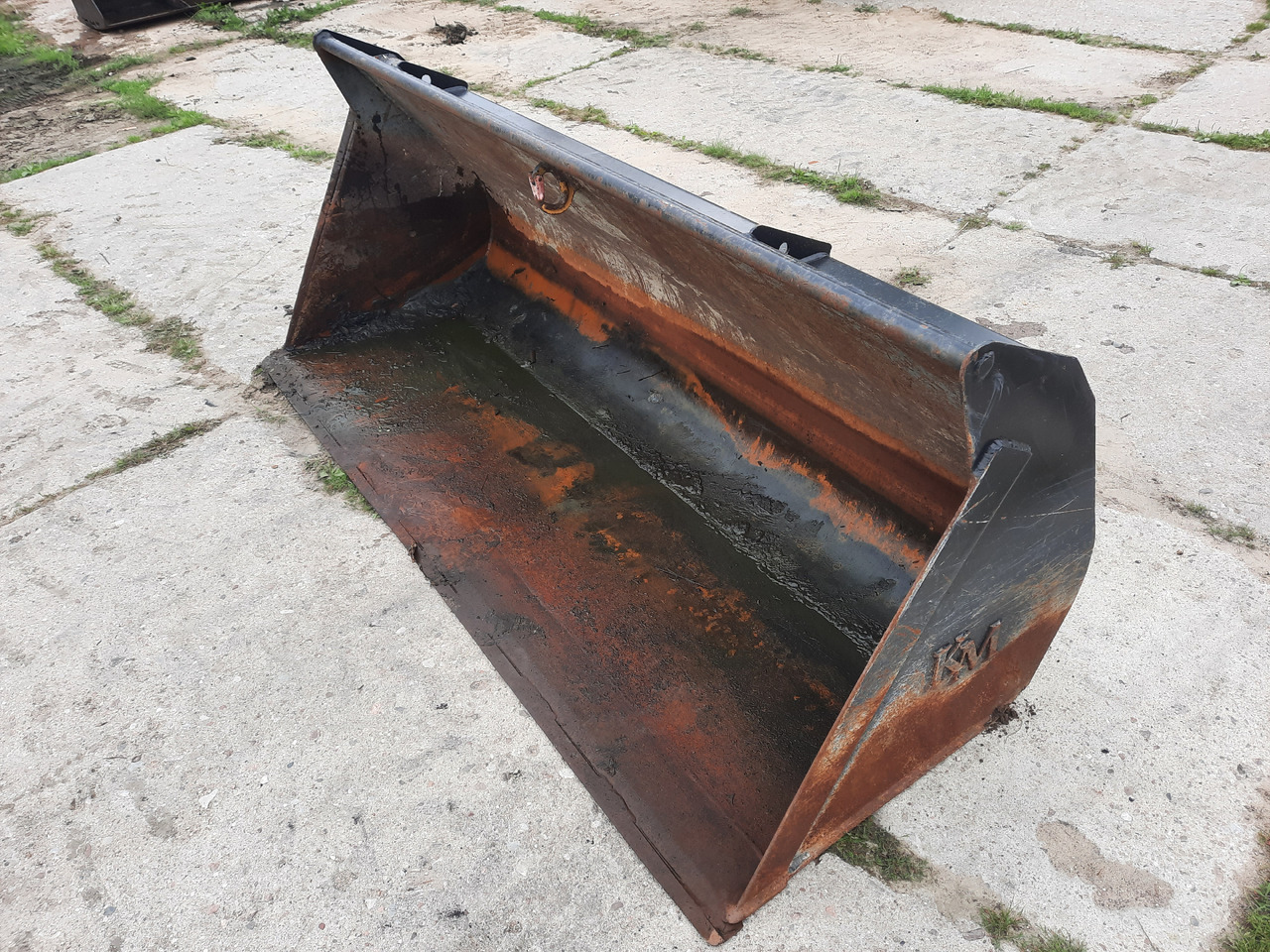 NEW HOLLAND KM 2.5 250 - بكت - آلات البناء: صورة 1 NEW HOLLAND KM 2.5 250 - بكت - آلات البناء: صورة 1