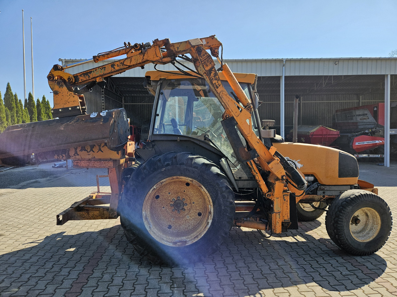 Renault Egros - جزازة أعشاب الحدائق: صورة 2 Renault Egros - جزازة أعشاب الحدائق: صورة 2