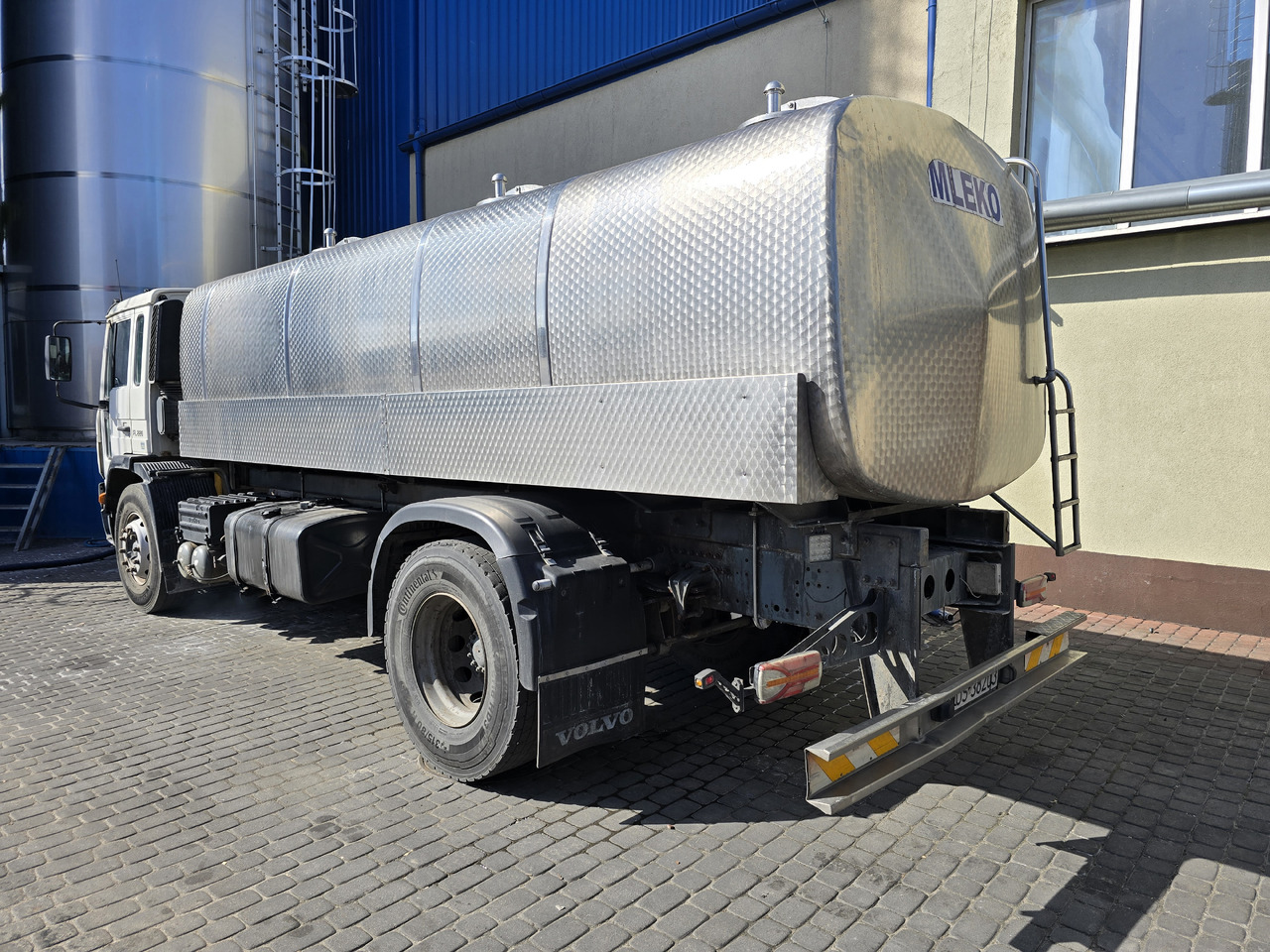 VOLVO FL 220 - شاحنة صهريج: صورة 4 VOLVO FL 220 - شاحنة صهريج: صورة 4