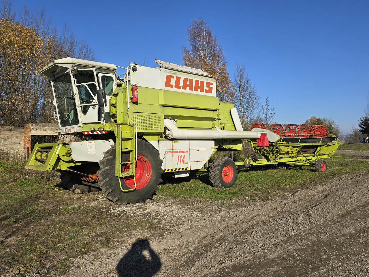Claas COMMANDOR 114 CS - حصادة موحَّدة: صورة 1 Claas COMMANDOR 114 CS - حصادة موحَّدة: صورة 1