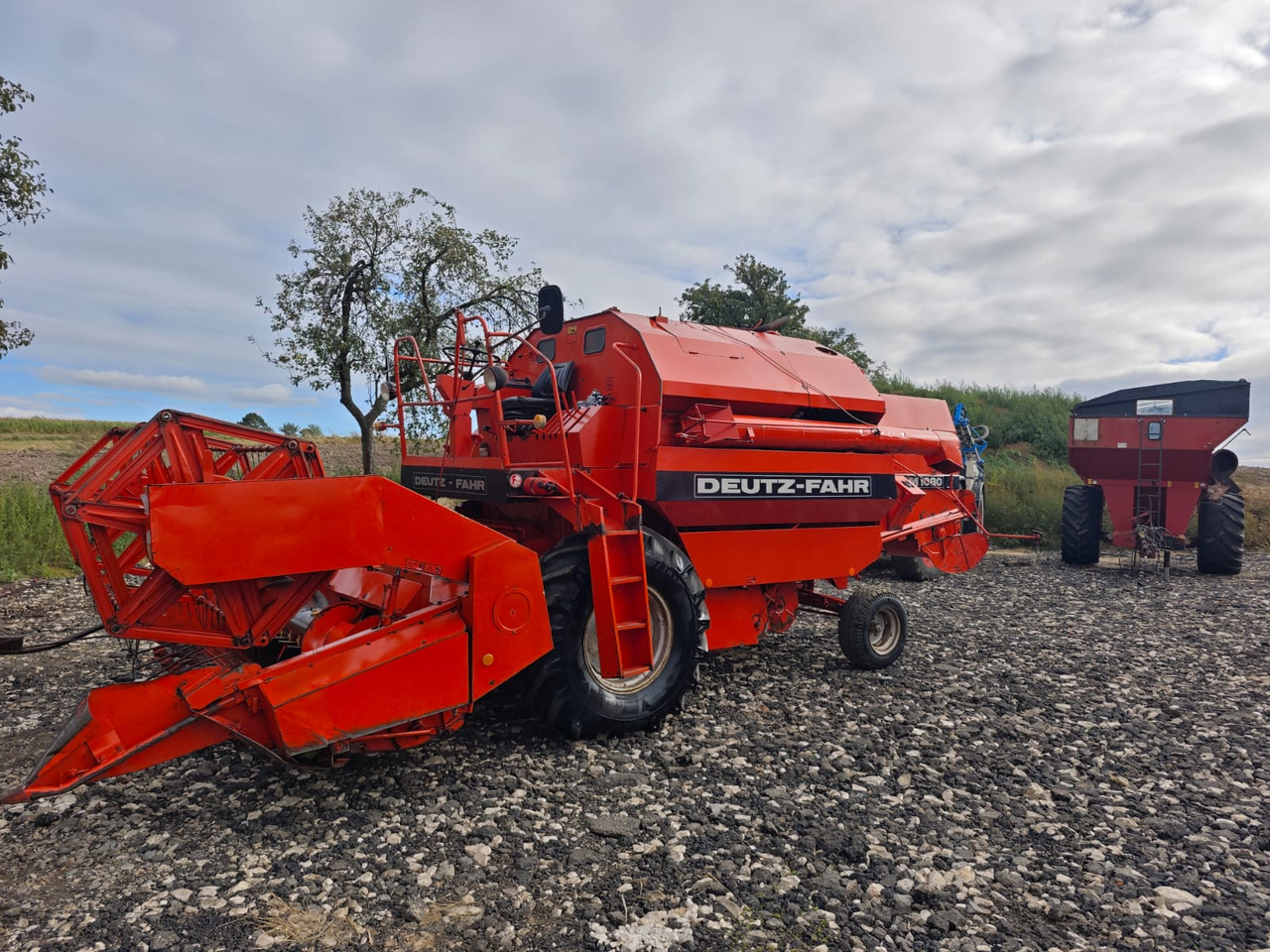 Deutz-fahr M 1080 - حصادة موحَّدة: صورة 1 Deutz-fahr M 1080 - حصادة موحَّدة: صورة 1