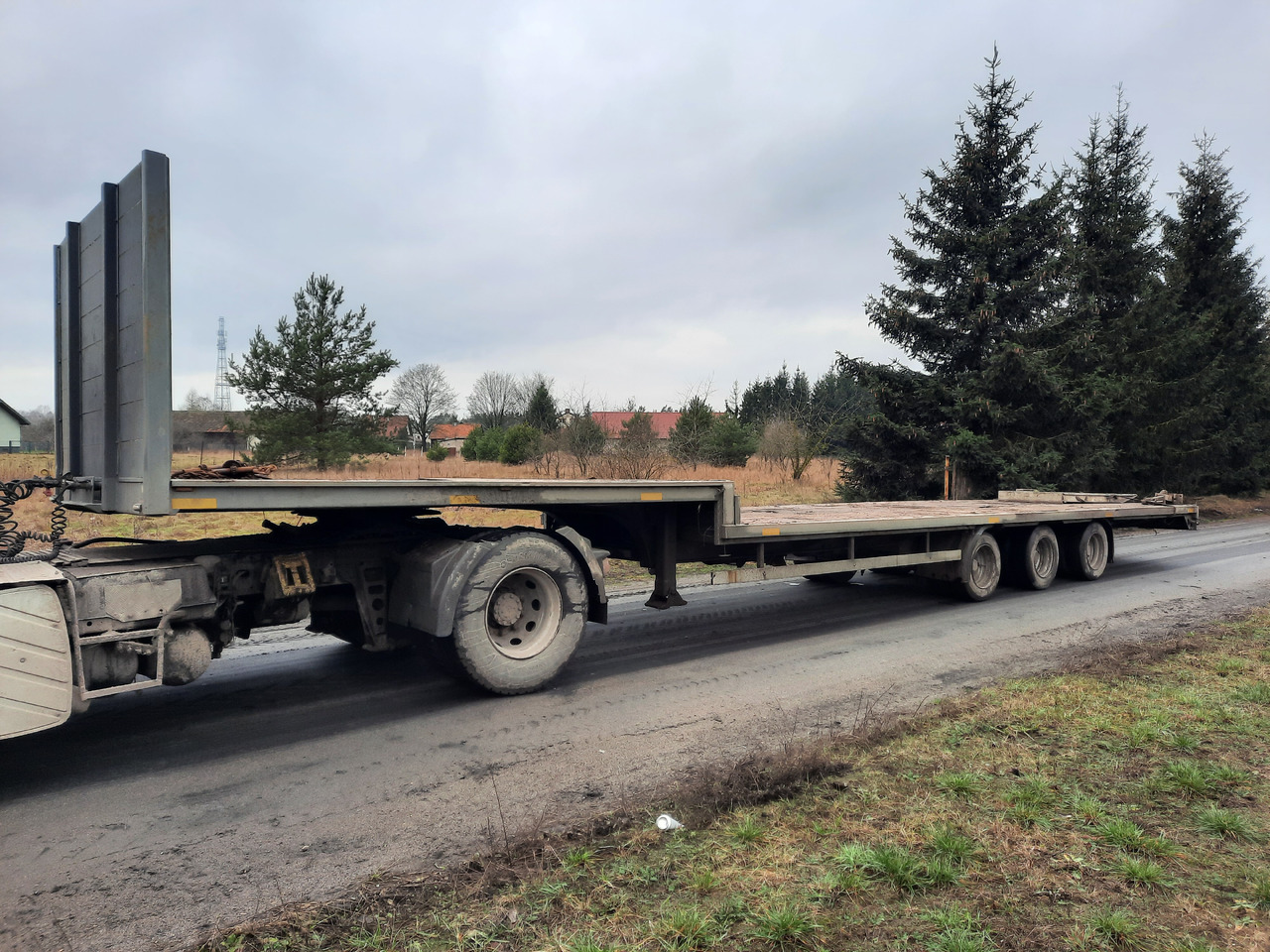 Fruehauf CNPTA3 - عربة منخفضة مسطحة نصف مقطورة: صورة 1 Fruehauf CNPTA3 - عربة منخفضة مسطحة نصف مقطورة: صورة 1