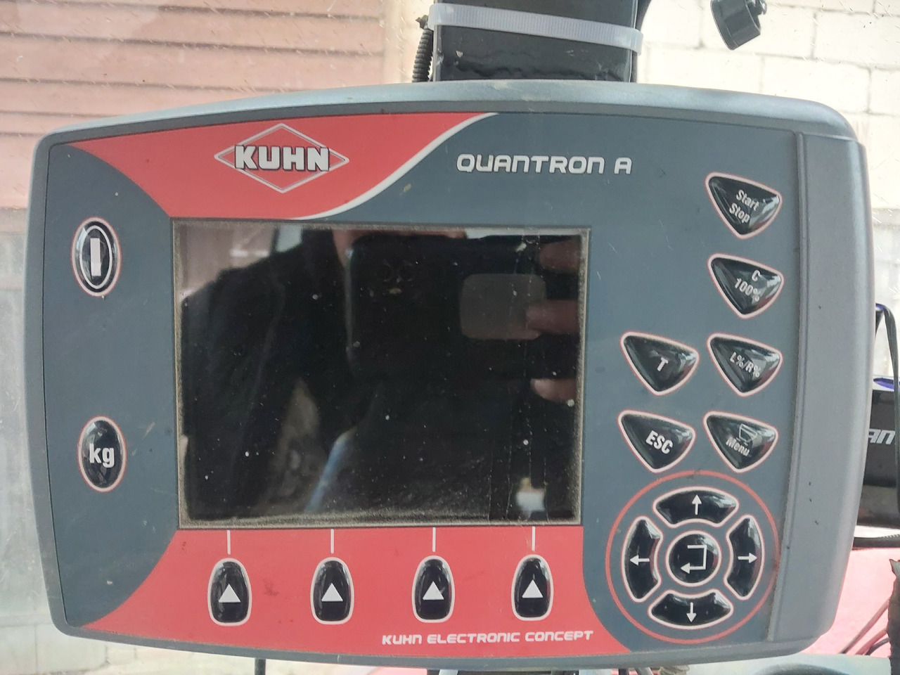 Kuhn RAUCH AXIS 30.1 - آلة رش السماد: صورة 2 Kuhn RAUCH AXIS 30.1 - آلة رش السماد: صورة 2