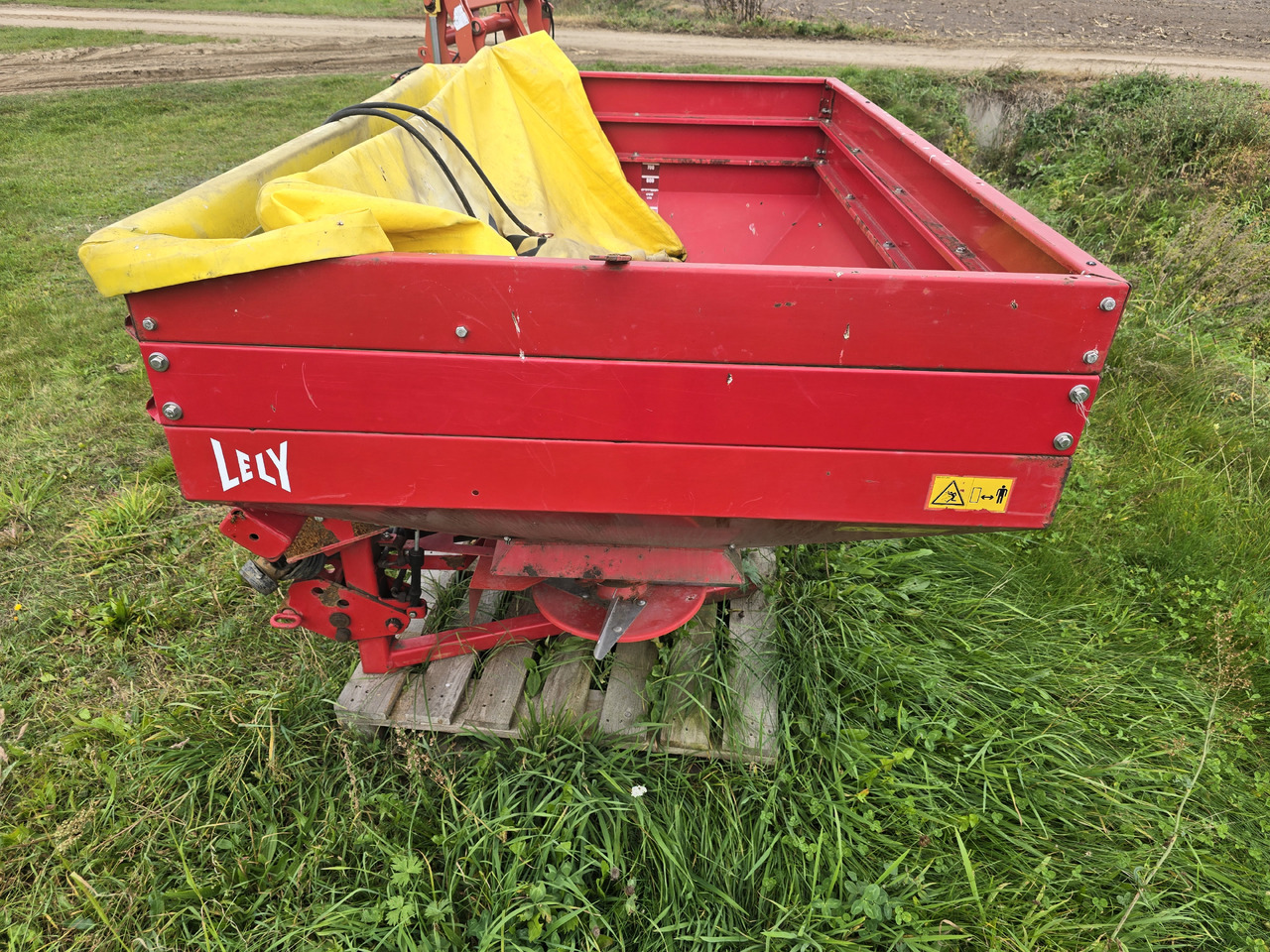 Lely SE 1500 Fertiliner - آلة رش السماد: صورة 4 Lely SE 1500 Fertiliner - آلة رش السماد: صورة 4