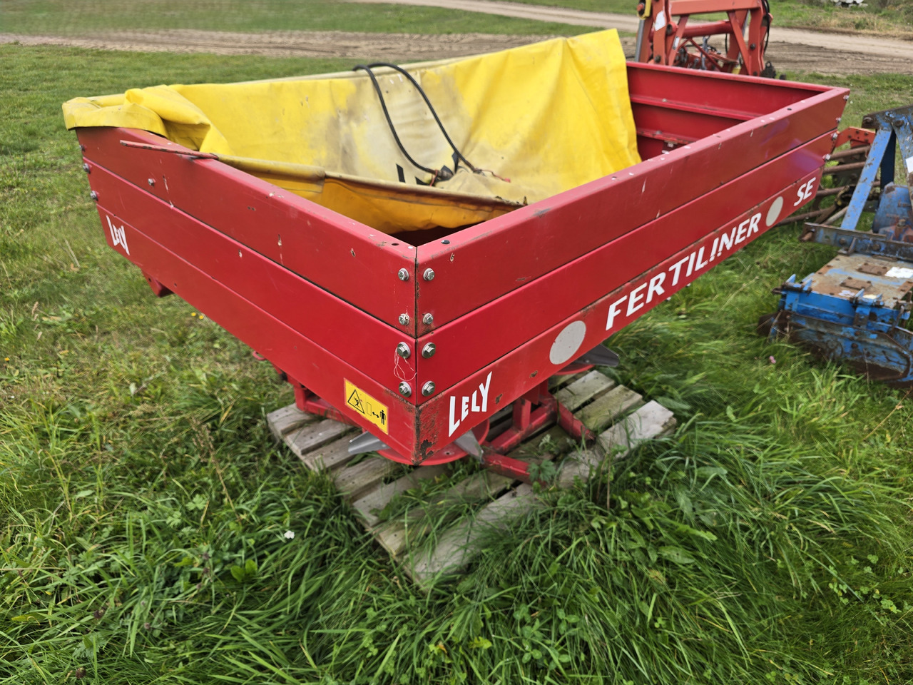 Lely SE 1500 Fertiliner - آلة رش السماد: صورة 5 Lely SE 1500 Fertiliner - آلة رش السماد: صورة 5