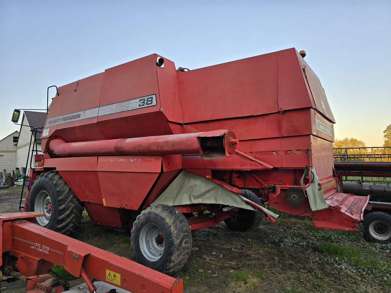 Massey-ferguson 38 - حصادة موحَّدة: صورة 5 Massey-ferguson 38 - حصادة موحَّدة: صورة 5