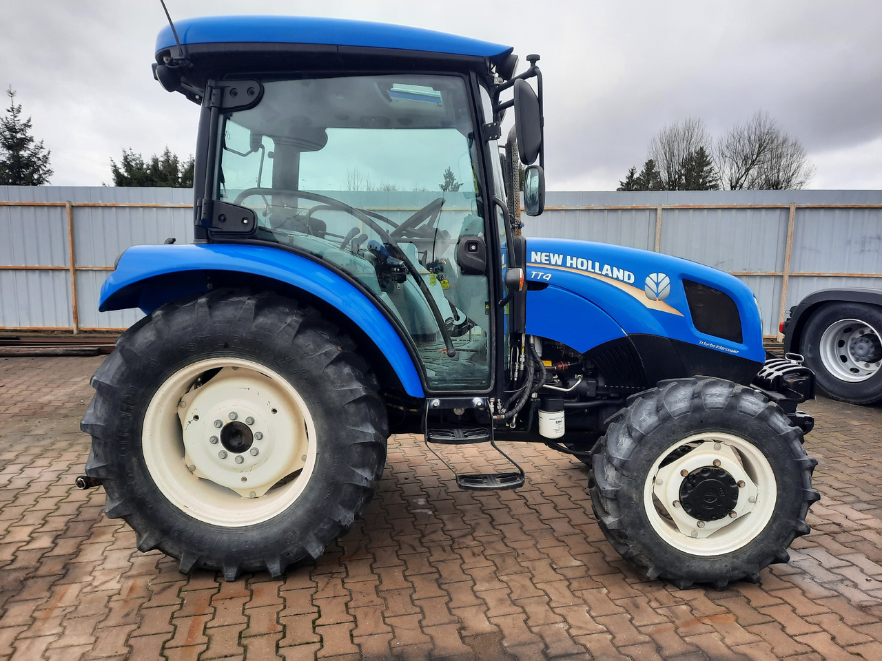 New-holland T4.65 - جرار: صورة 2 New-holland T4.65 - جرار: صورة 2