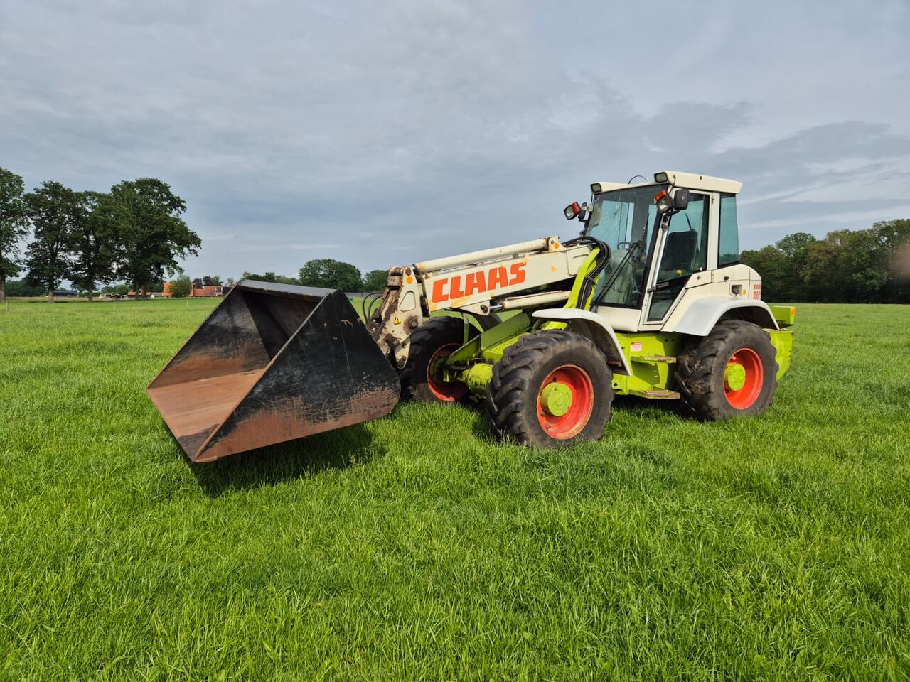 Claas Ranger 940 RX - اللودر بعجل: صورة 1 Claas Ranger 940 RX - اللودر بعجل: صورة 1
