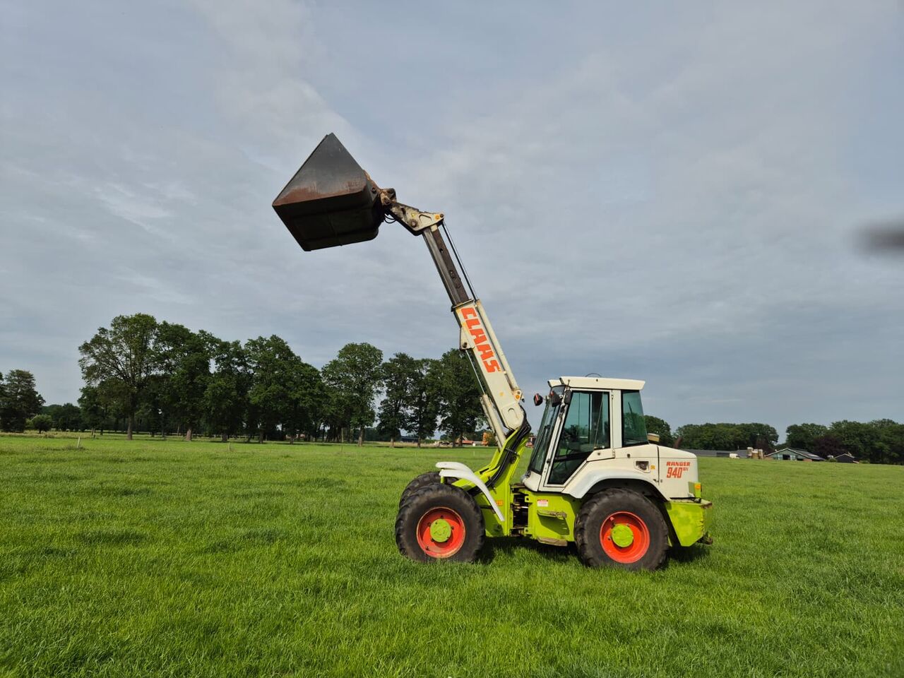 Claas Ranger 940 RX - اللودر بعجل: صورة 2 Claas Ranger 940 RX - اللودر بعجل: صورة 2