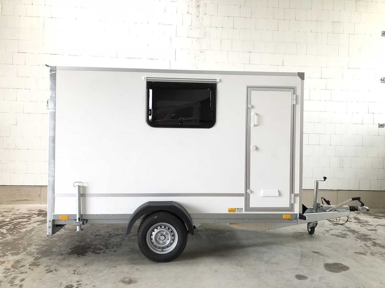 BLYSS F1330HD Rampe Tür 2 Fenster Kofferanhänger - مقطورة صندوق مغلق: صورة 5 BLYSS F1330HD Rampe Tür 2 Fenster Kofferanhänger - مقطورة صندوق مغلق: صورة 5