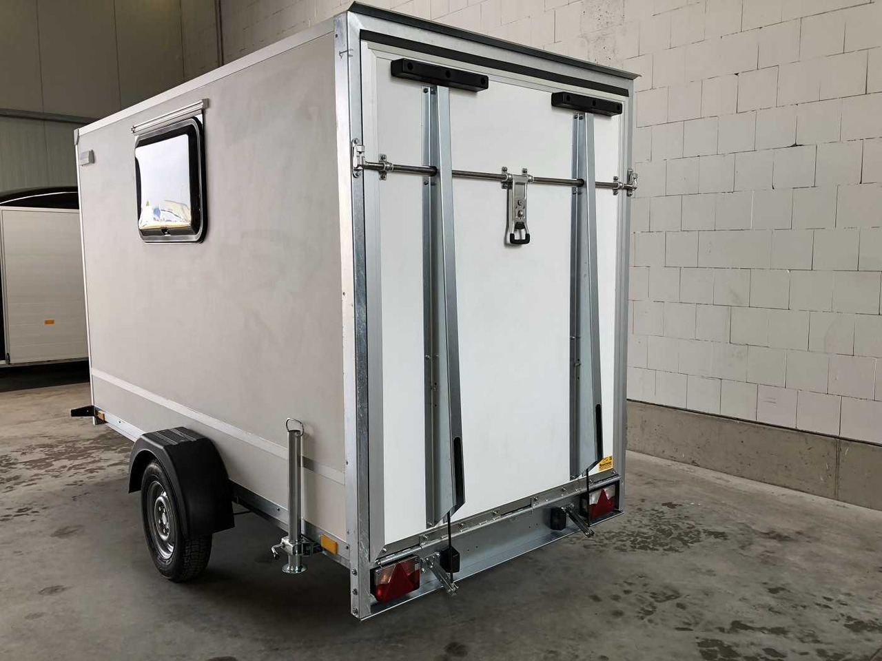 BLYSS F1330HD Rampe Tür 2 Fenster Kofferanhänger - مقطورة صندوق مغلق: صورة 3 BLYSS F1330HD Rampe Tür 2 Fenster Kofferanhänger - مقطورة صندوق مغلق: صورة 3