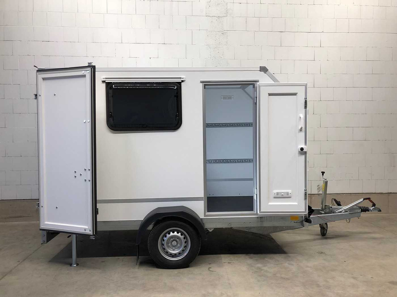 BLYSS F1330HD Seitentür,Fenster,Aero Kofferanhänger - مقطورة صندوق مغلق: صورة 1 BLYSS F1330HD Seitentür,Fenster,Aero Kofferanhänger - مقطورة صندوق مغلق: صورة 1