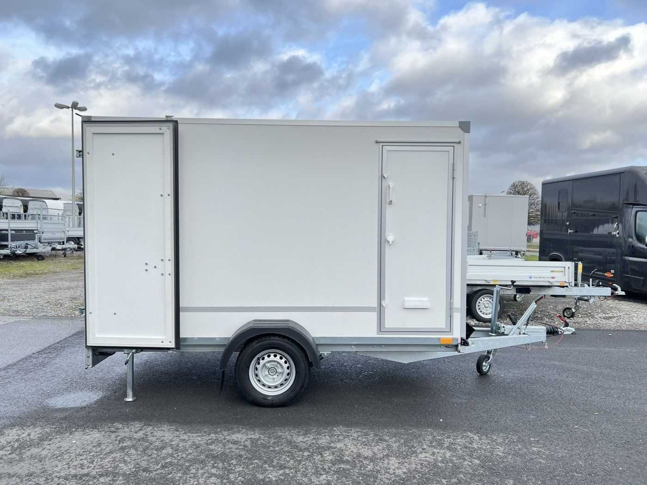 BLYSS F1330HD Seitentür Kofferanhänger - مقطورة صندوق مغلق: صورة 2 BLYSS F1330HD Seitentür Kofferanhänger - مقطورة صندوق مغلق: صورة 2
