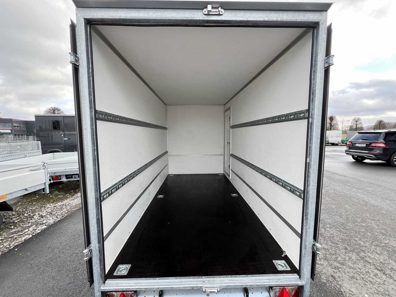 BLYSS F1330HD Seitentür Kofferanhänger - مقطورة صندوق مغلق: صورة 4 BLYSS F1330HD Seitentür Kofferanhänger - مقطورة صندوق مغلق: صورة 4