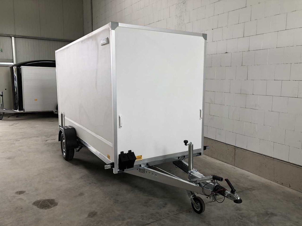 BLYSS F1336HD Rampe Kofferanhänger - مقطورة صندوق مغلق: صورة 3 BLYSS F1336HD Rampe Kofferanhänger - مقطورة صندوق مغلق: صورة 3