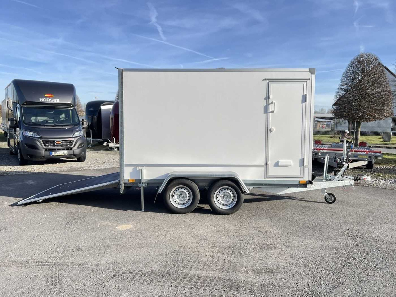 BLYSS F2030HTD Rampe + Seitentür Kofferanhänger - مقطورة صندوق مغلق: صورة 2 BLYSS F2030HTD Rampe + Seitentür Kofferanhänger - مقطورة صندوق مغلق: صورة 2