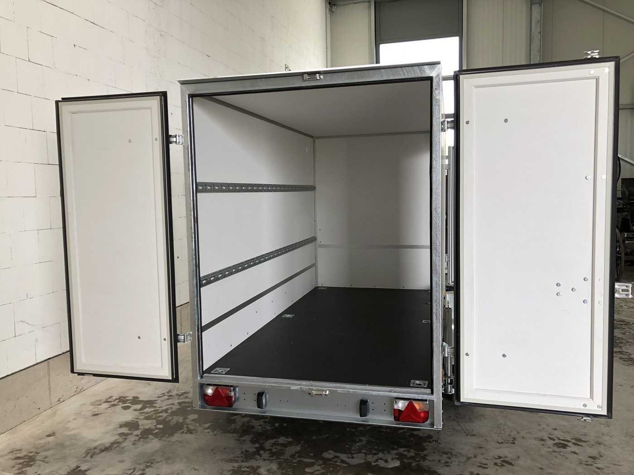 BLYSS F2730HTD Kofferanhänger - مقطورة صندوق مغلق: صورة 2 BLYSS F2730HTD Kofferanhänger - مقطورة صندوق مغلق: صورة 2