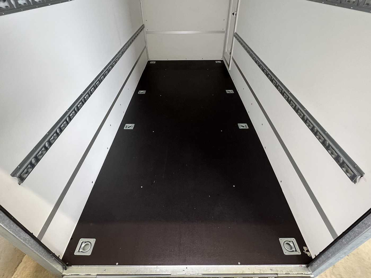 BLYSS F2736HTD Rampe Seitentür Kofferanhänger - مقطورة صندوق مغلق: صورة 5 BLYSS F2736HTD Rampe Seitentür Kofferanhänger - مقطورة صندوق مغلق: صورة 5