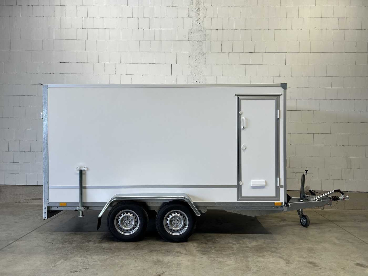 BLYSS F2736HTD Rampe Seitentür Kofferanhänger - مقطورة صندوق مغلق: صورة 2 BLYSS F2736HTD Rampe Seitentür Kofferanhänger - مقطورة صندوق مغلق: صورة 2