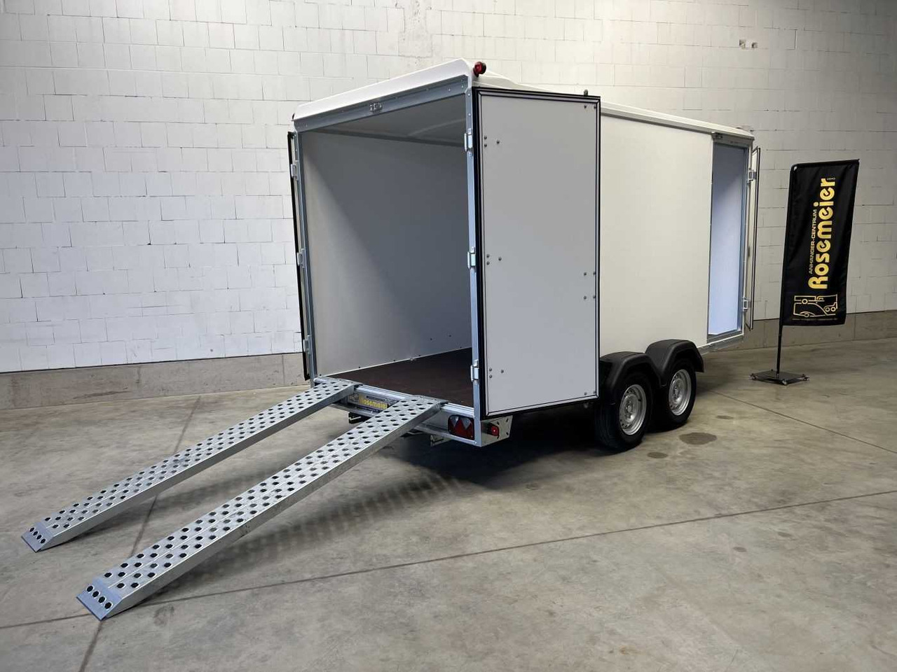 BOECKMANN KT 4018/27 H Eco XXL Tür Ramp Kofferanhänger - مقطورة صندوق مغلق: صورة 1 BOECKMANN KT 4018/27 H Eco XXL Tür Ramp Kofferanhänger - مقطورة صندوق مغلق: صورة 1