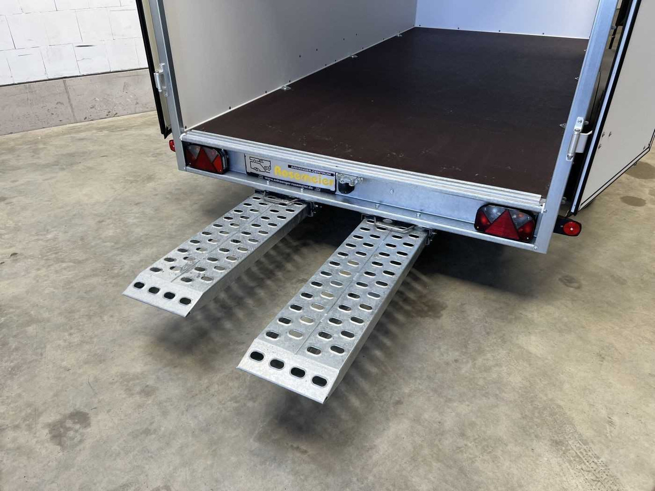 BOECKMANN KT 4018/27 H Eco XXL Tür Ramp Kofferanhänger - مقطورة صندوق مغلق: صورة 5 BOECKMANN KT 4018/27 H Eco XXL Tür Ramp Kofferanhänger - مقطورة صندوق مغلق: صورة 5