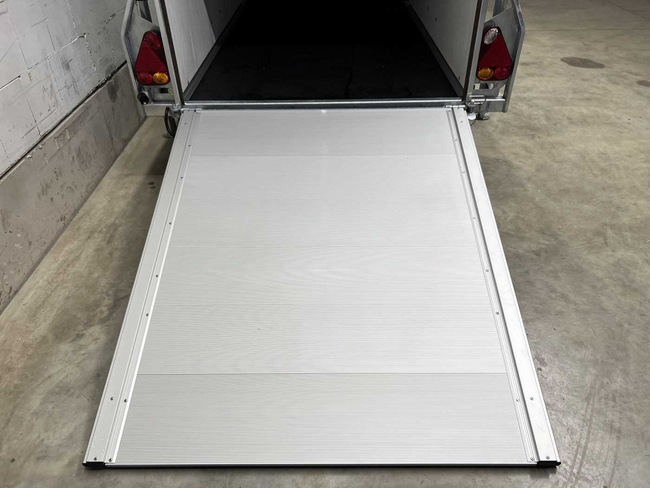 CHEVAL LIBERTE DEBON C255 Plywood Seitentür Kofferanhänger - مقطورة صندوق مغلق: صورة 5 CHEVAL LIBERTE DEBON C255 Plywood Seitentür Kofferanhänger - مقطورة صندوق مغلق: صورة 5