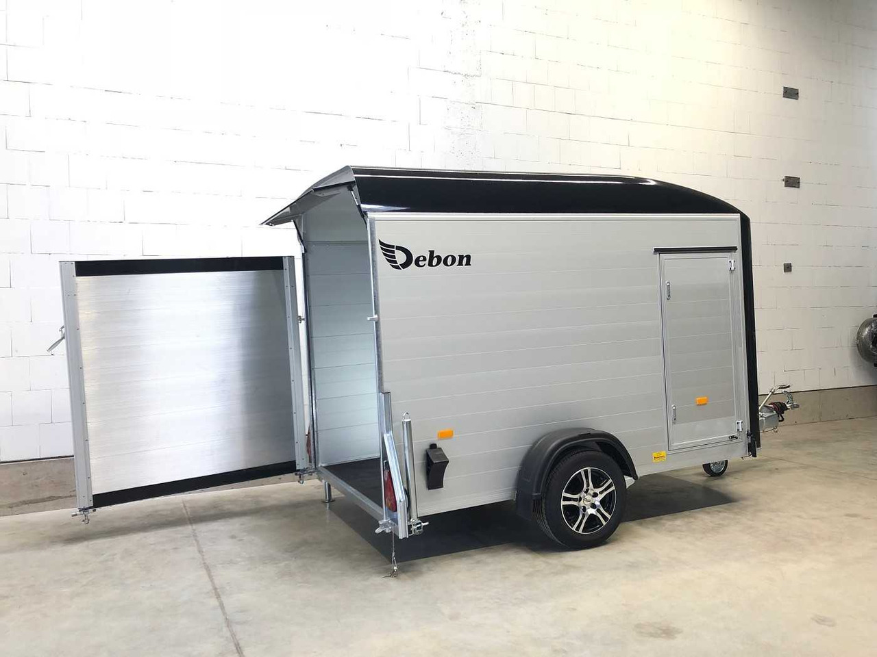 CHEVAL LIBERTE DEBON C300 Roadster Alufelge Kofferanhänger - مقطورة دراجة نارية: صورة 4 CHEVAL LIBERTE DEBON C300 Roadster Alufelge Kofferanhänger - مقطورة دراجة نارية: صورة 4
